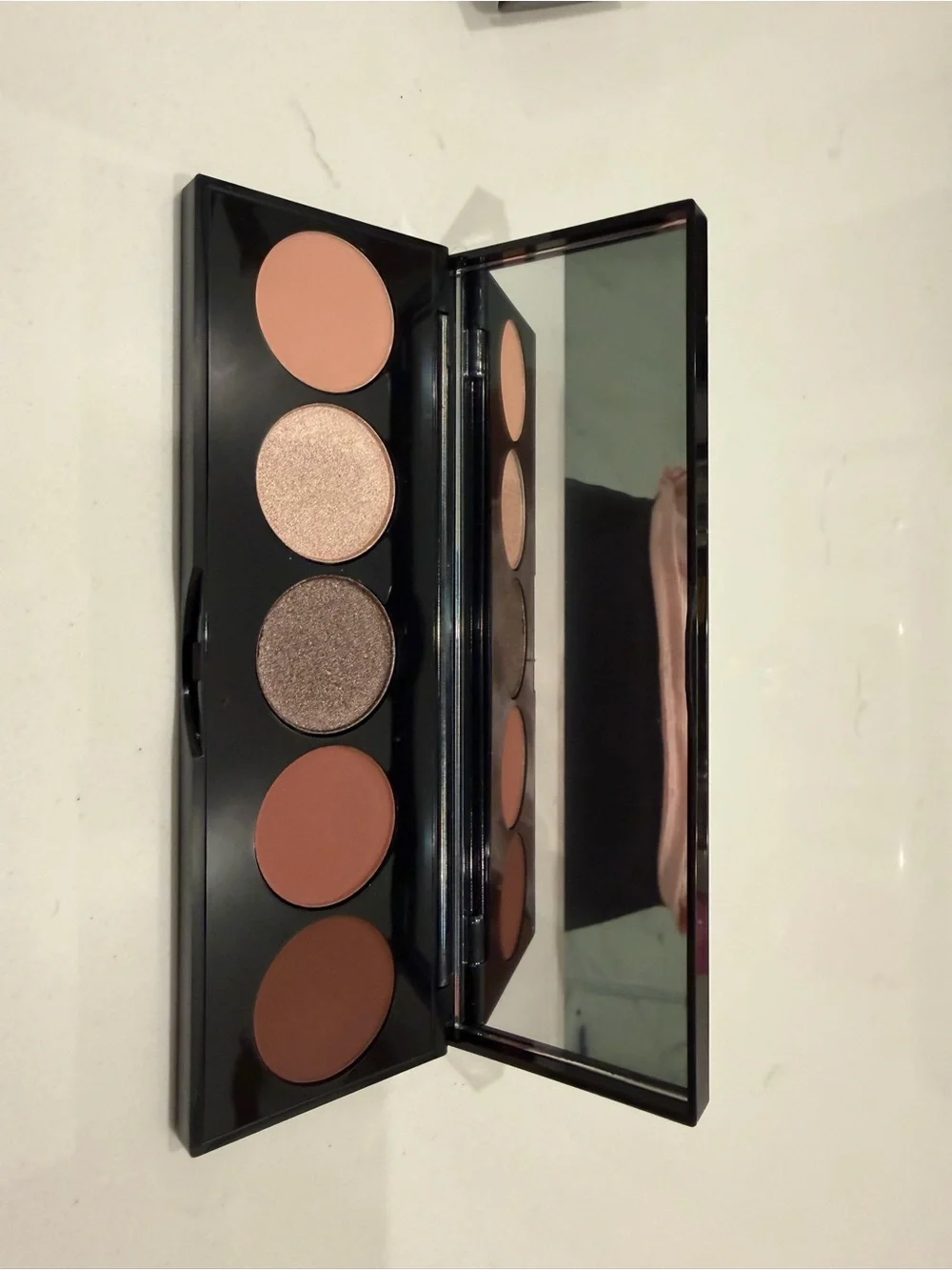 Bobbi Brown Rosey Nudes Eyeshadow Palette - Black Compact